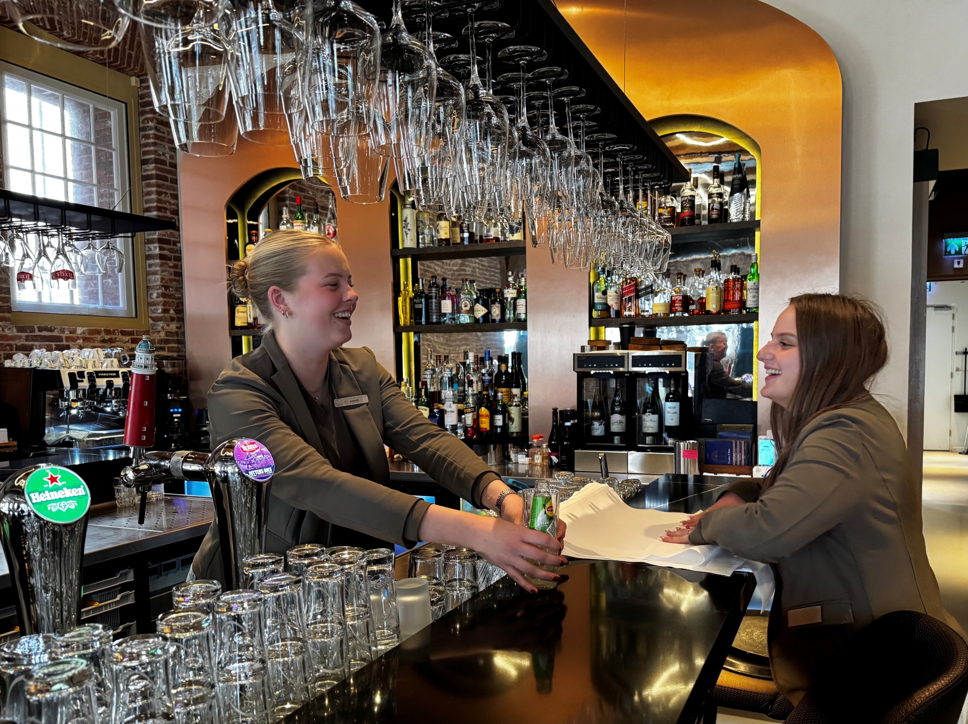 Meet Anniek and Anouk